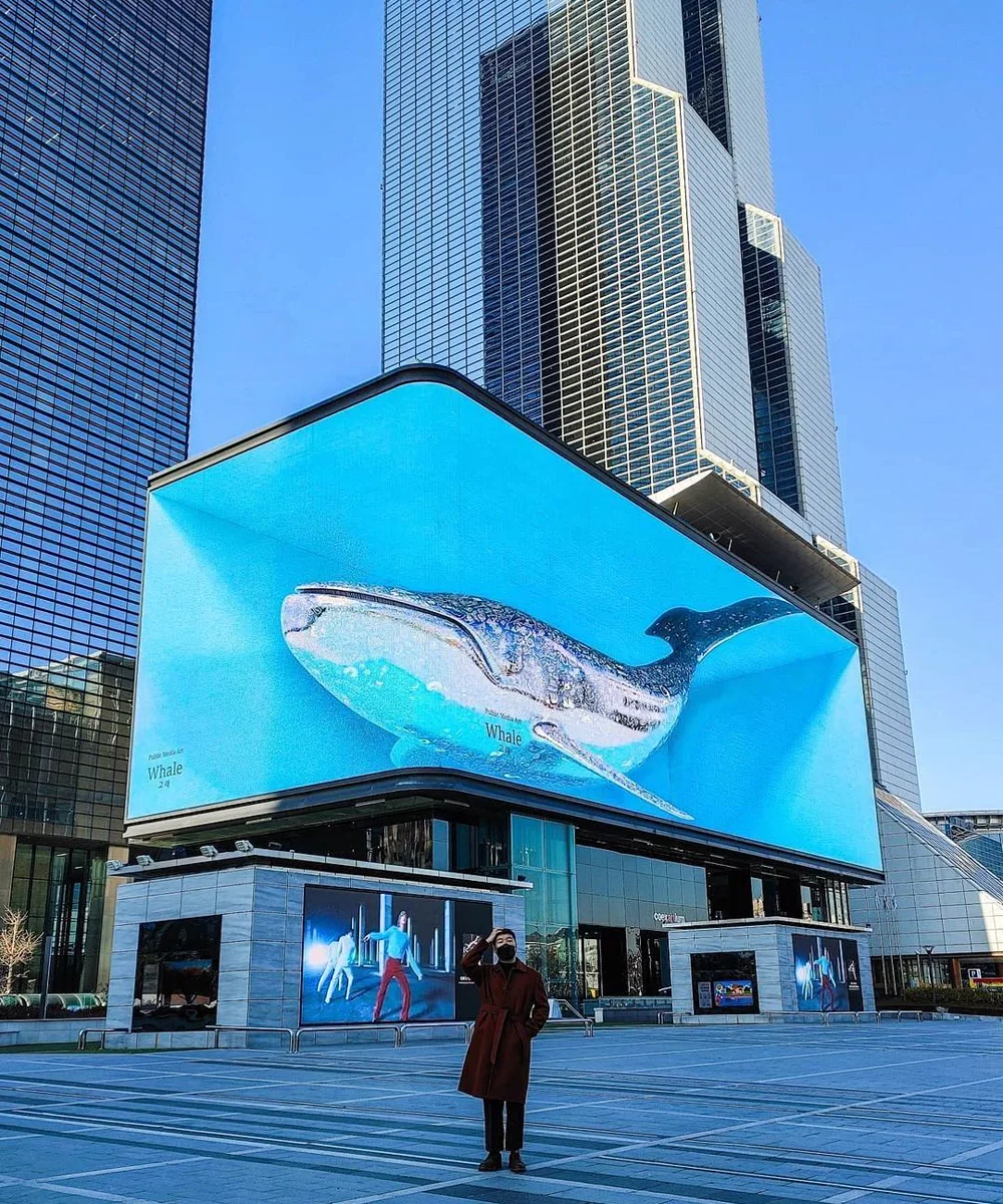 Whale naked-eye 3D effect on an outdoor corner LED display