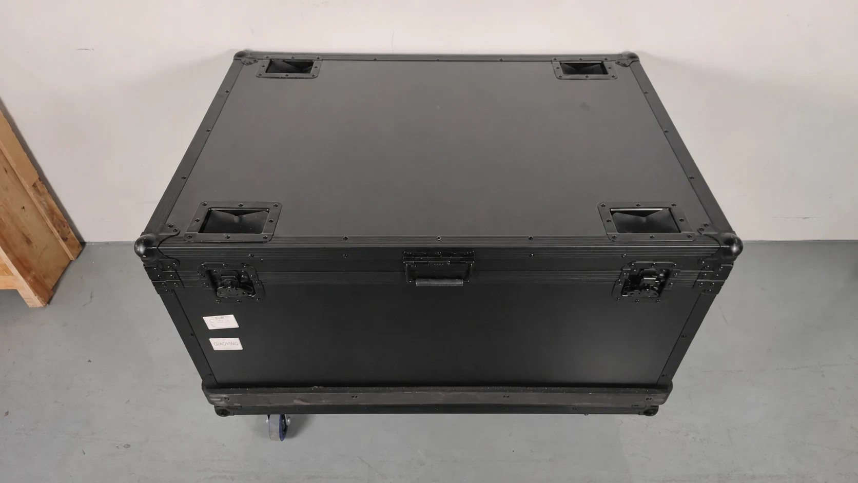 Closed LED display flight case