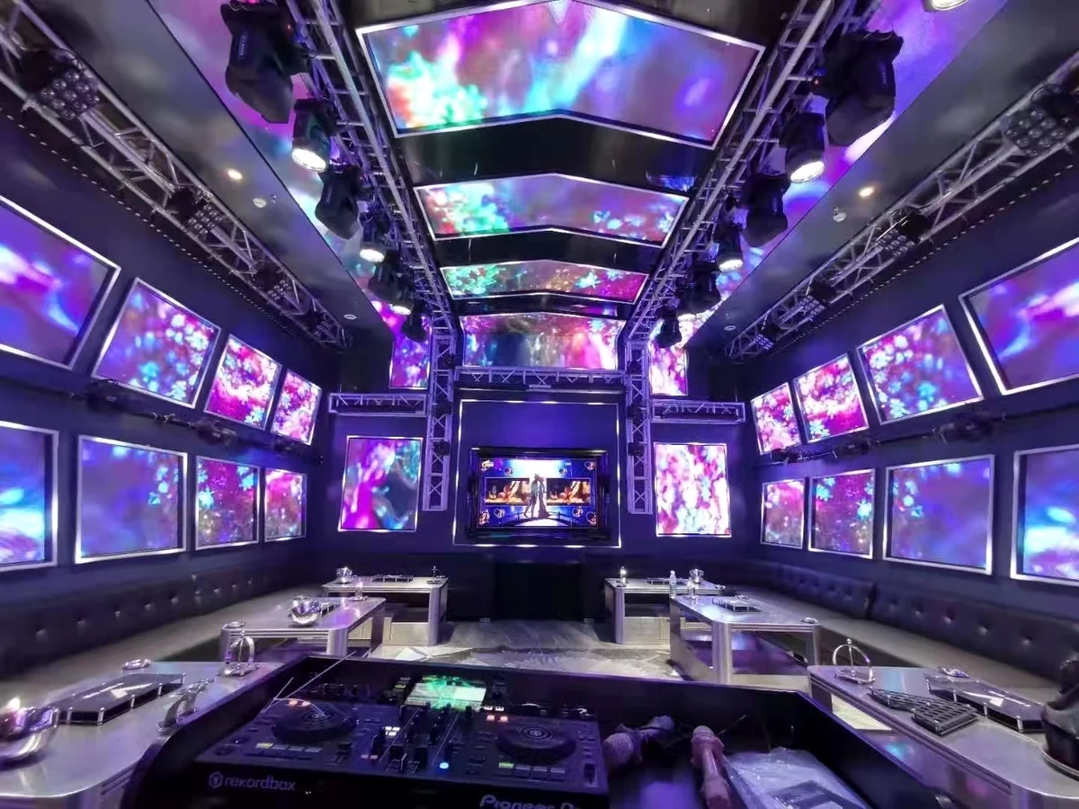 Custom immersive LED display environment