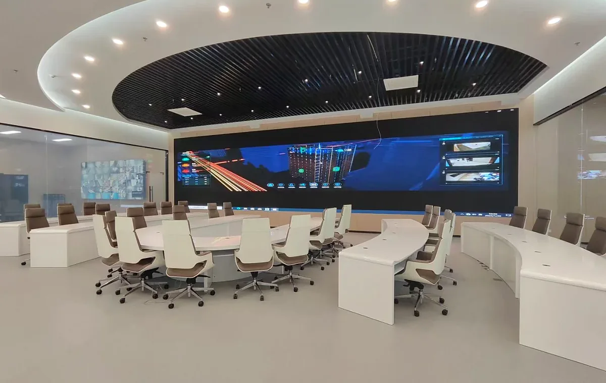 Indoor fine-pitch LED video wall in a conference and command space